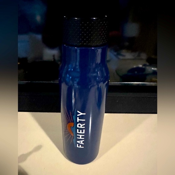 NWOT Faherty H2GO Tread Blue Insulated Stainless Steel Water Bottle 25 oz. Rare - Picture 2 of 4